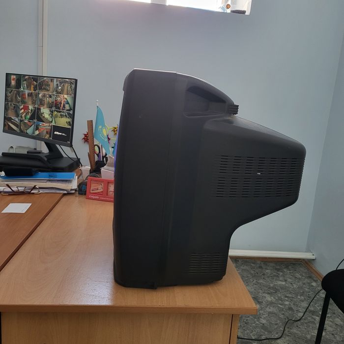 продам телевизор LG