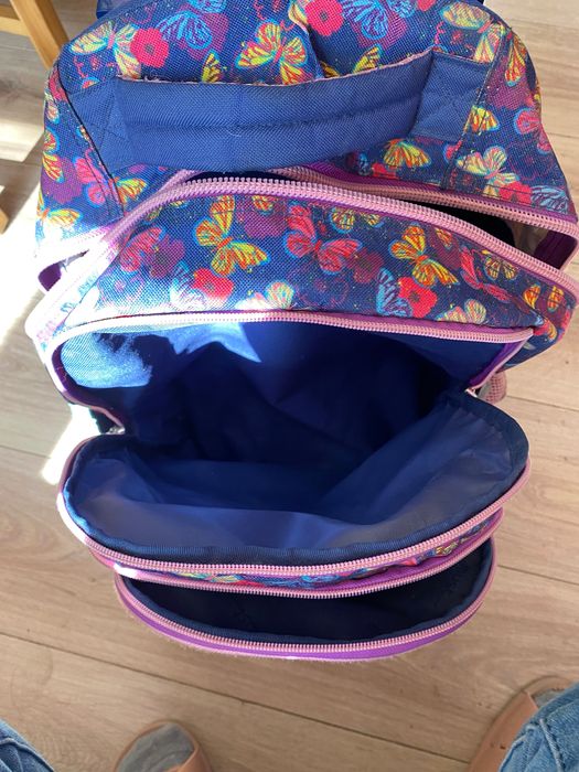 Ученическа раница на колелца за момиче