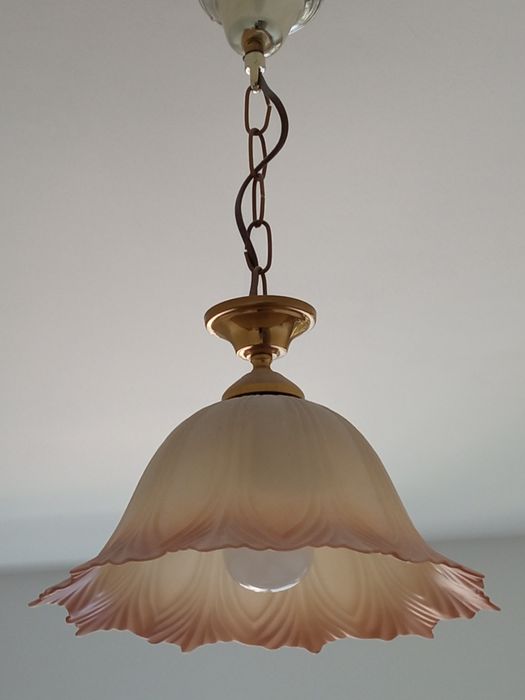 Полилей светло бежово и жълто