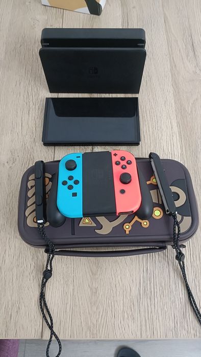 Nintendo switch oled cu husa transport și jocuri