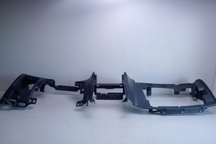 Carcasa  bord 55303-05011 Toyota Avensis a 2-a generatie T25