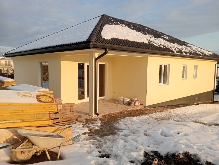 Vând casă single in cisnadie teren 500 mp