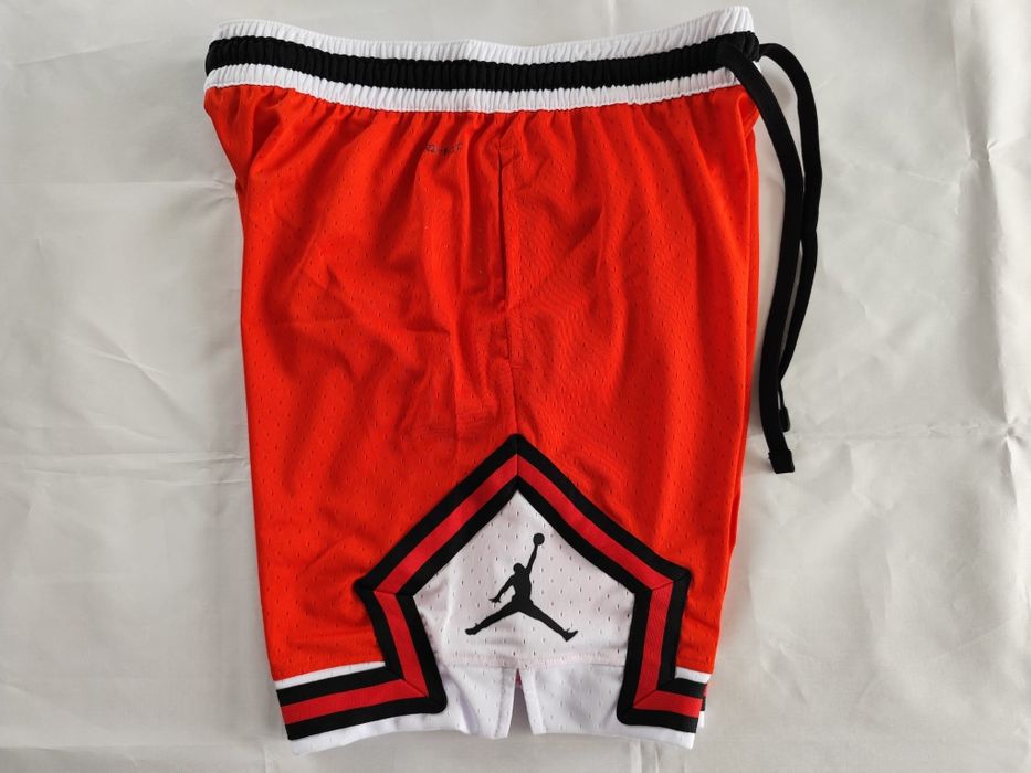 Pantaloni scurti Jordan - Marimea M - Rosu cu alb