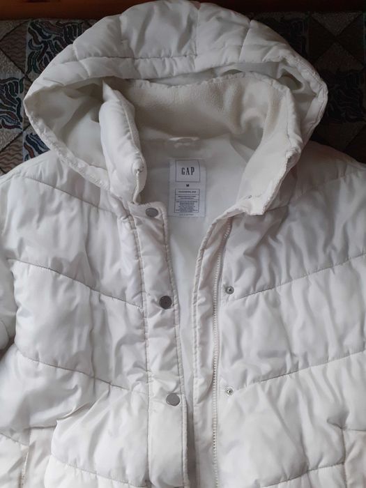 Страхотно бяло яке с качулка