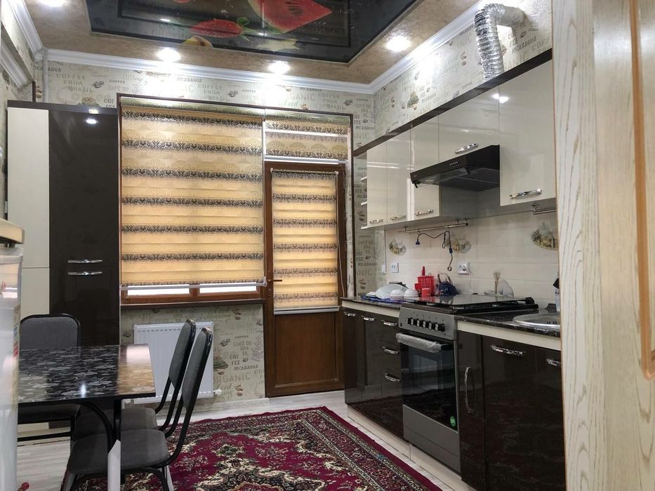 Фергана центр. Экстренная больница олдида Янги курилган Дом.