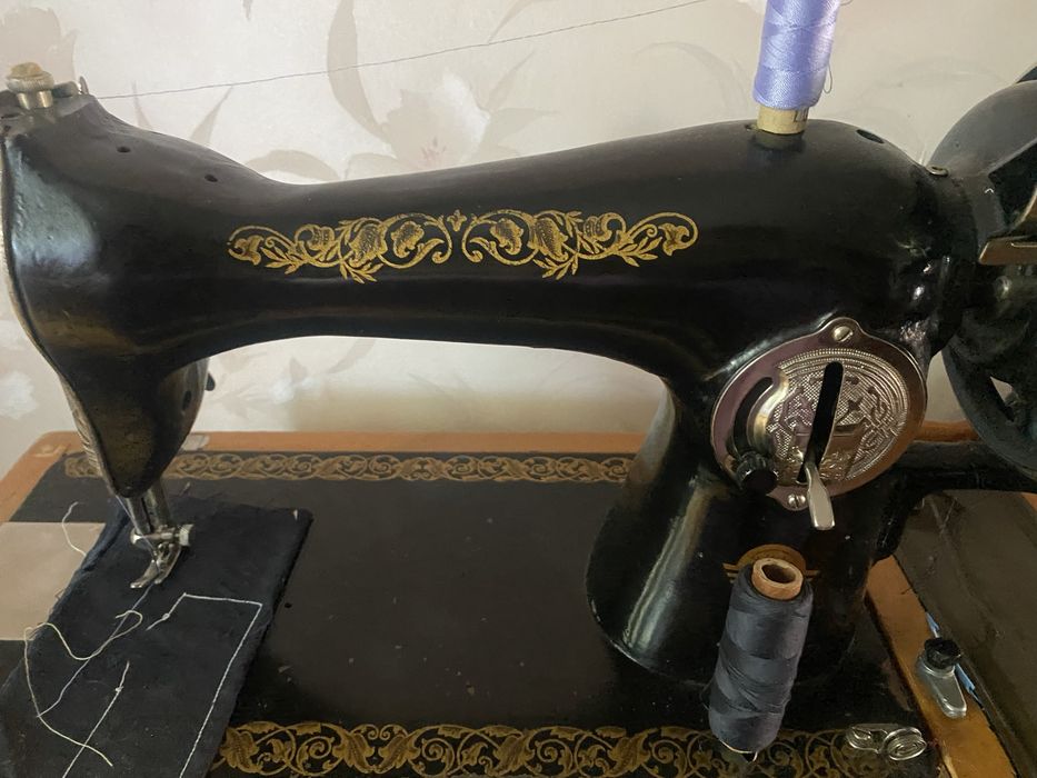 Швейная ручная машинка