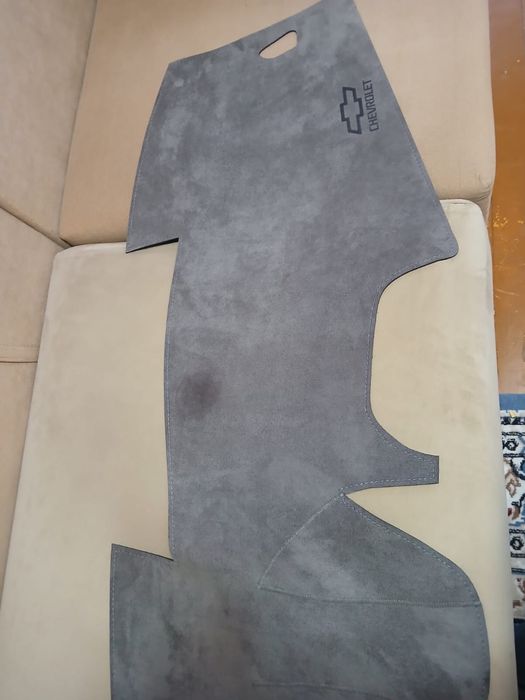 Продам чехлы и накидку на панель.