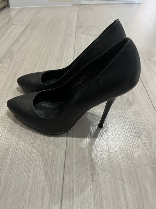 Обувь размер 35 по 1000