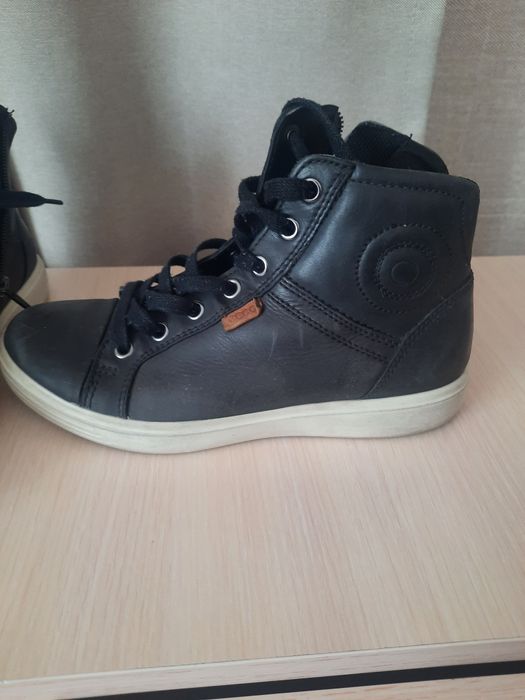 Кроссовки кожаные детские