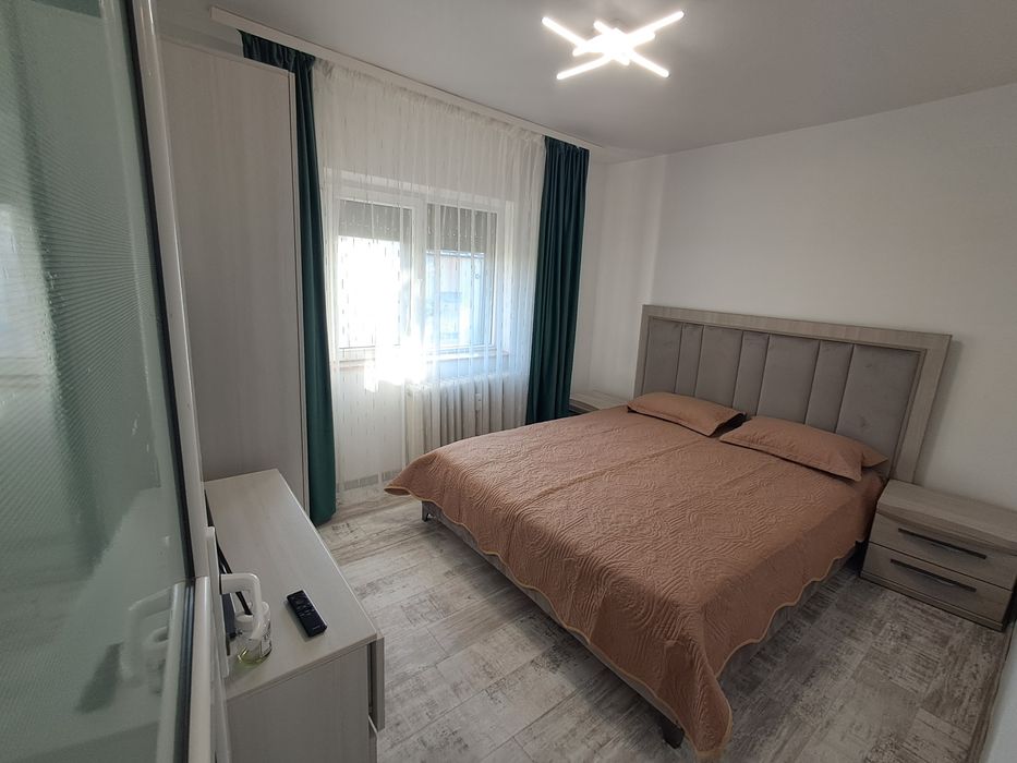 Închiriez apartament
