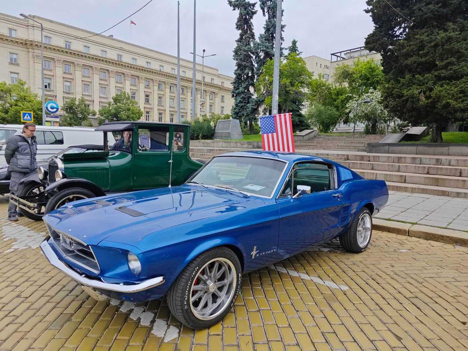 Ретро автомобил Ford Mustang под наем за сватби, клип, бал, реклама