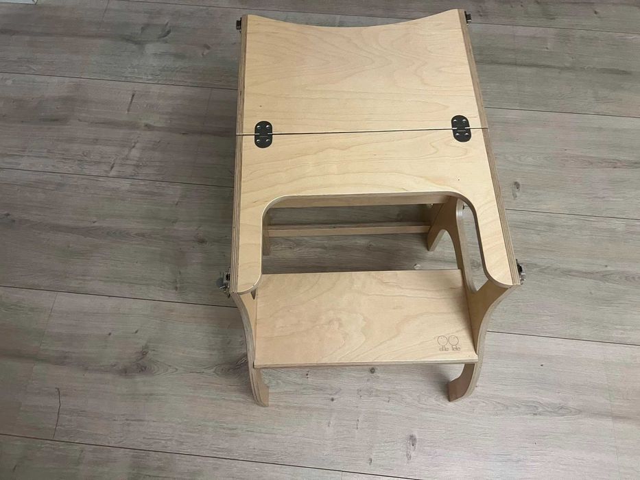Turn de invatare Montessori 2 in 1 cu masuta si scaun inclus