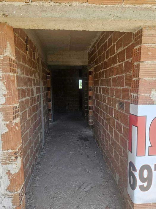 Двуетажна къща за довършване в село Филаделфи, Гърция