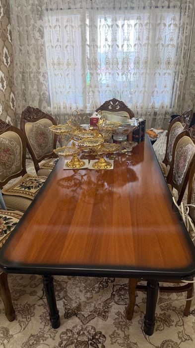 Мебель стол и стулья
