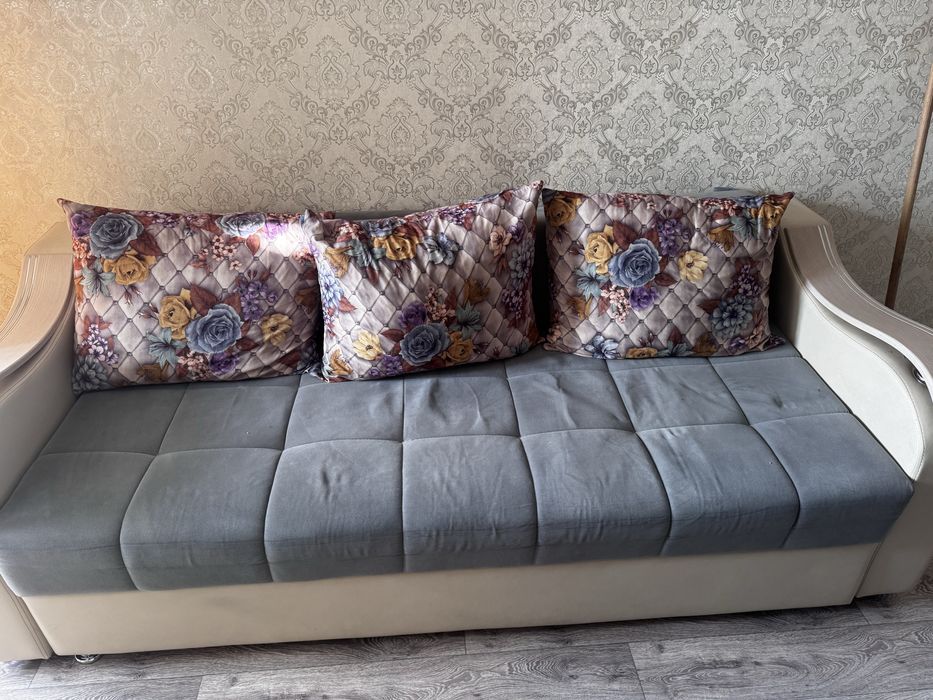 Диван размер 2.20 б/у.