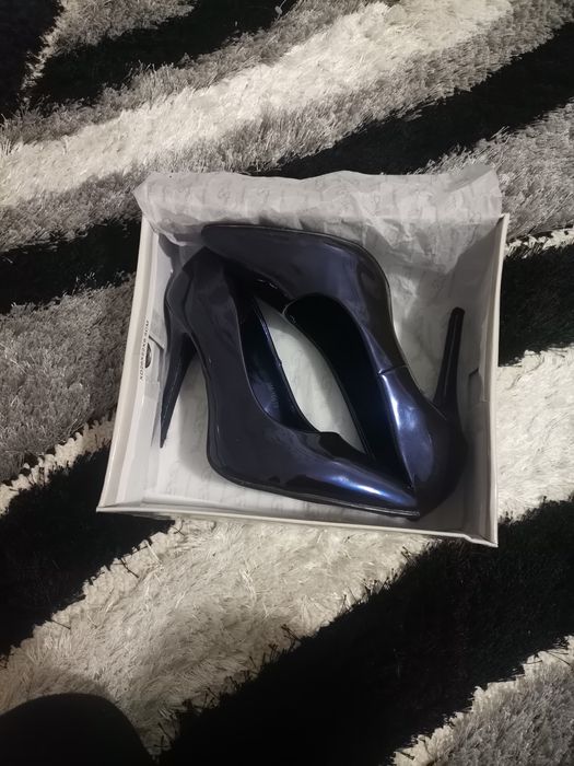 Дамски обувки на висок ток