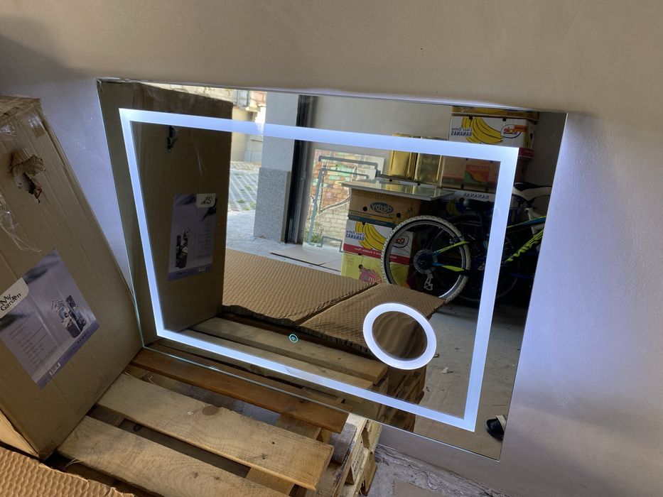 LED огледало с размери 60/80см.