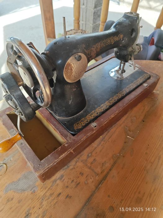 Швейная машина советская
