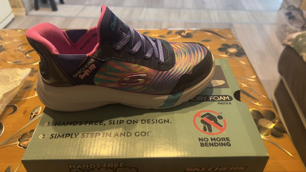 Skechers нови маратонки