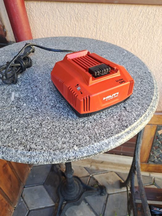 Încărcător Hilti C4/36