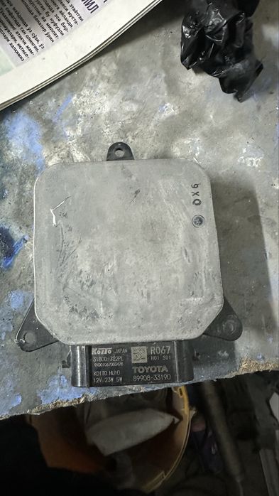 Блок управление фара на тойота камри 70