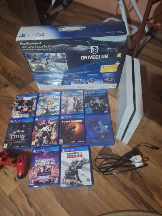 Vand ps4 1 cu o maneta si 10 jocuri