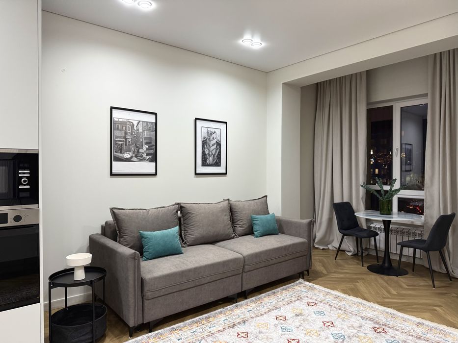 Евродвушка напротив Нурлы-тау