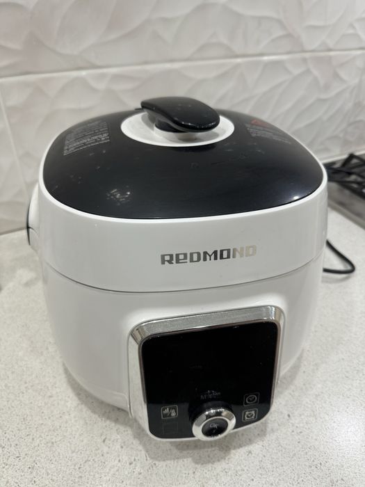 Мультиварка REDMOND — почти новая