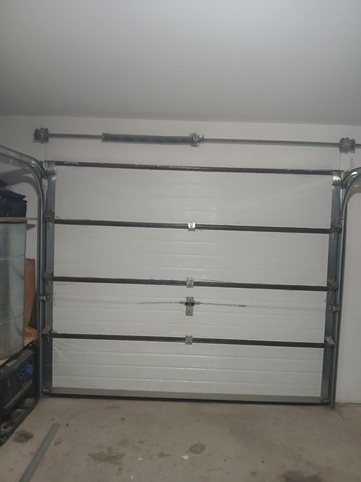Vând ușa metalica garaj
