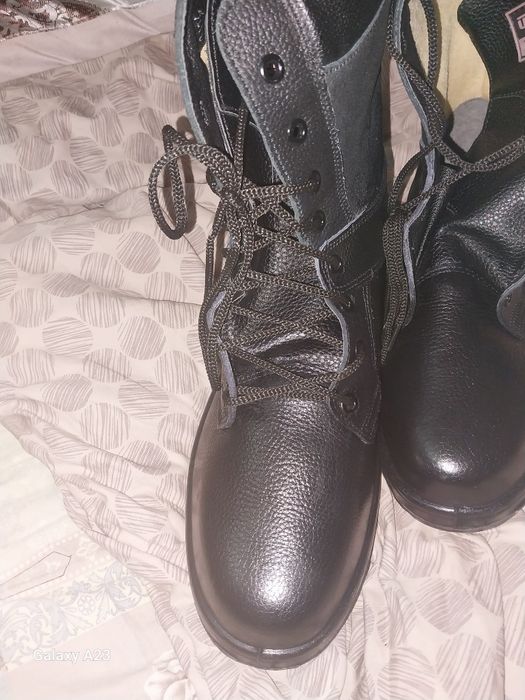 Ботинка сотилади