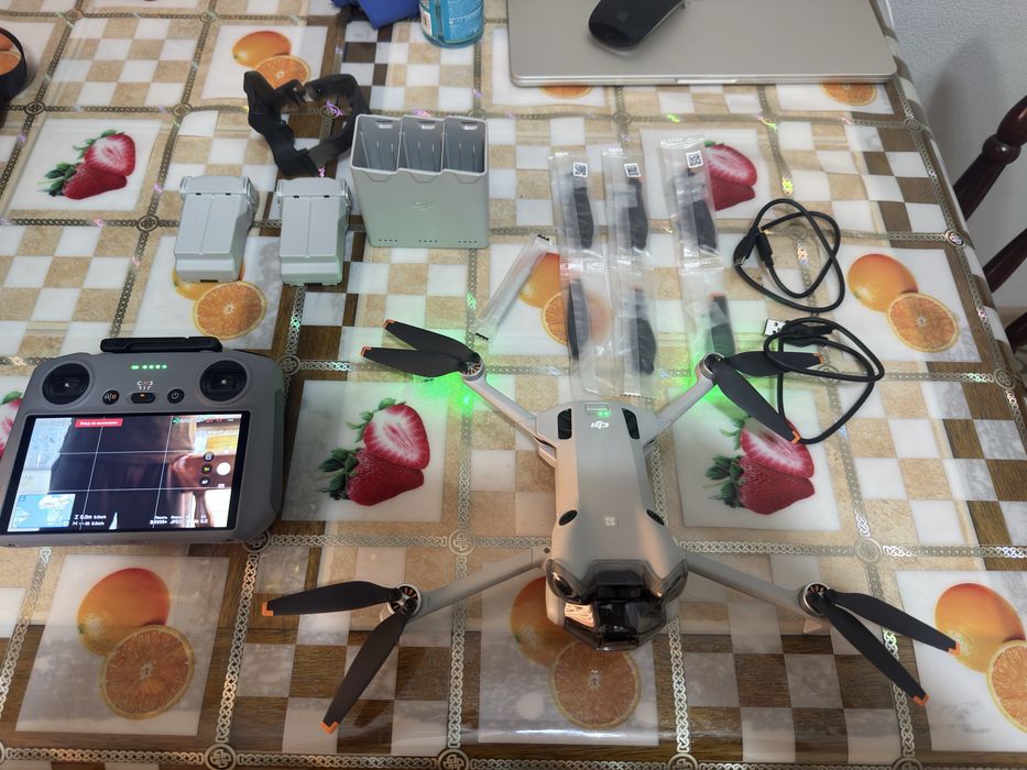 Продам дрон DJI min 4 pro полный набор