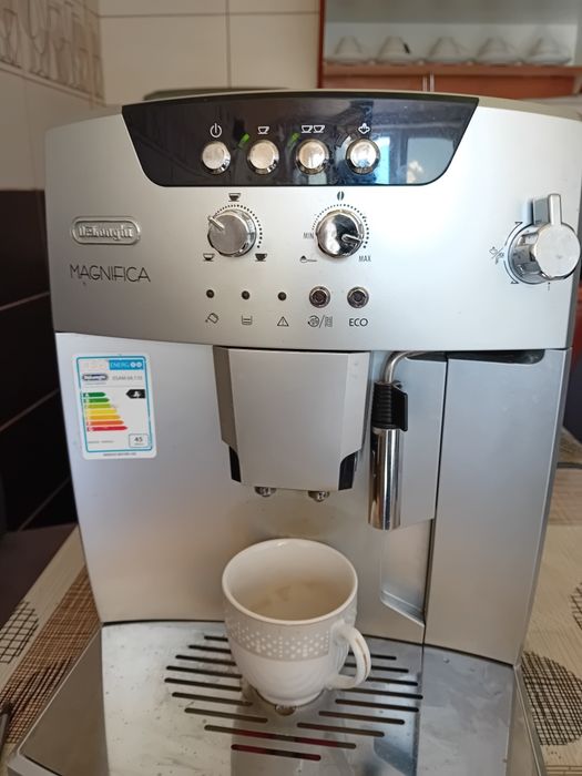 Vind aparate de cafea delonghi în stare bună de funcționare
