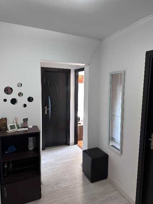 Proprietar, apartament cu 3 camere decomandat, situat vis a vis de IPJ Bacău