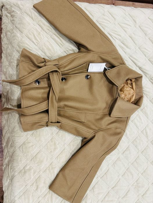 Продам полупальто новое