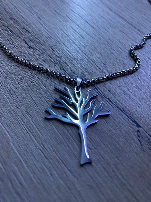 Colier arbore otravitor