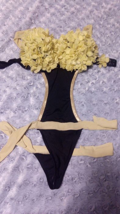 Lenjerii, body-uri si rochii