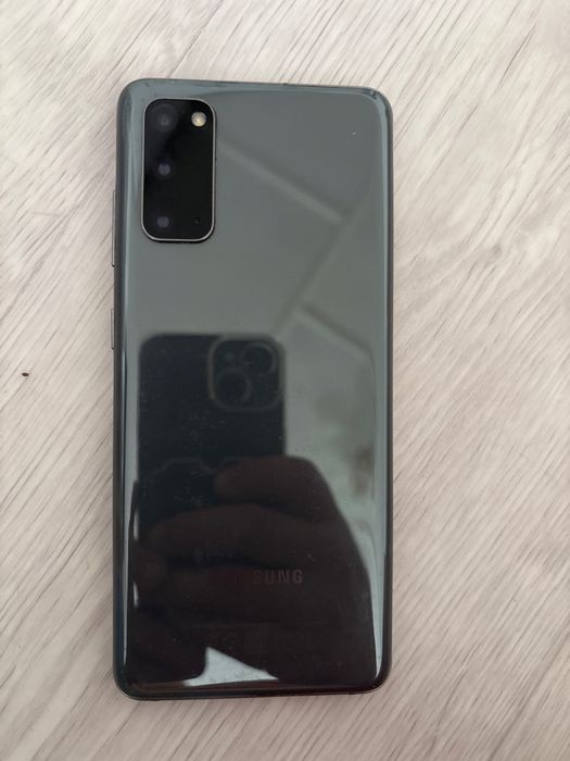 Samsung s20 128г