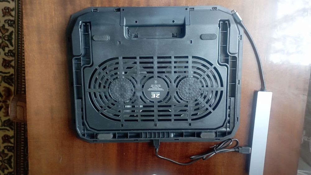 Охлаждающая подставка под ноутбук,планшет новая