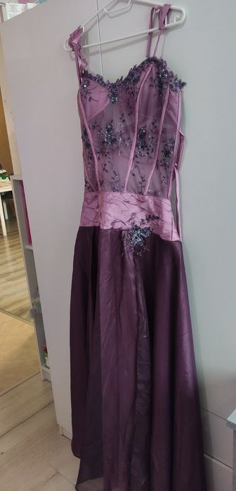 Бална рокля с гол гръб