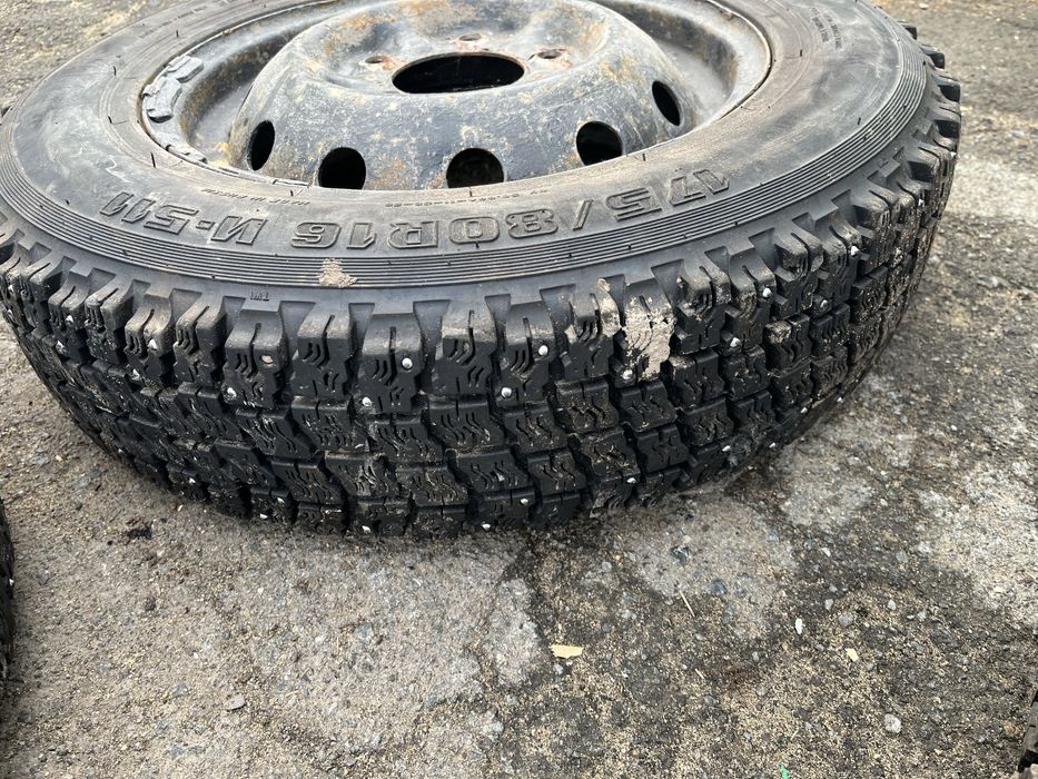 Продам баллоны на ниву комплект