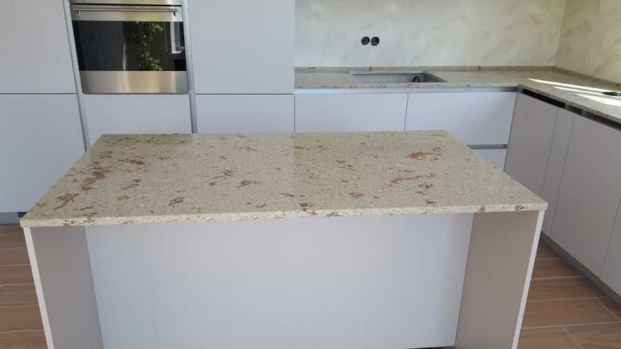 Столешница из кварцевого агломерата, акрилового искусственного камня