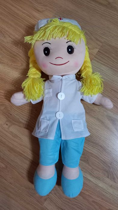 Кукла доктор на български език