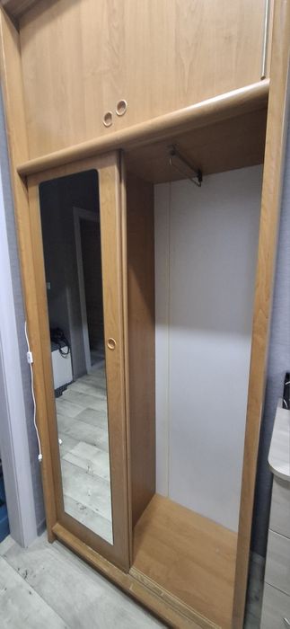 Продам шкаф пенал