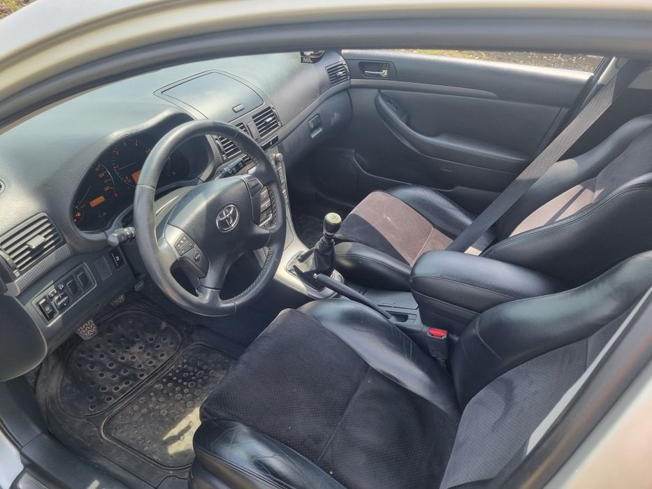 Dezmembrez Toyota Avensis 2.2 dcat 177 cp 2008