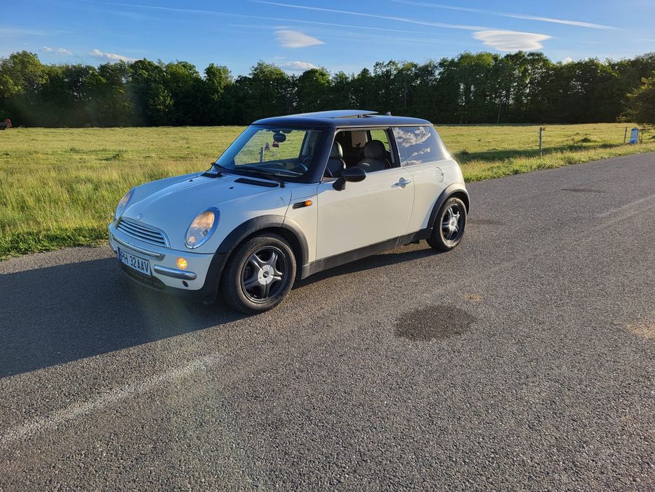 Mini cooper one.