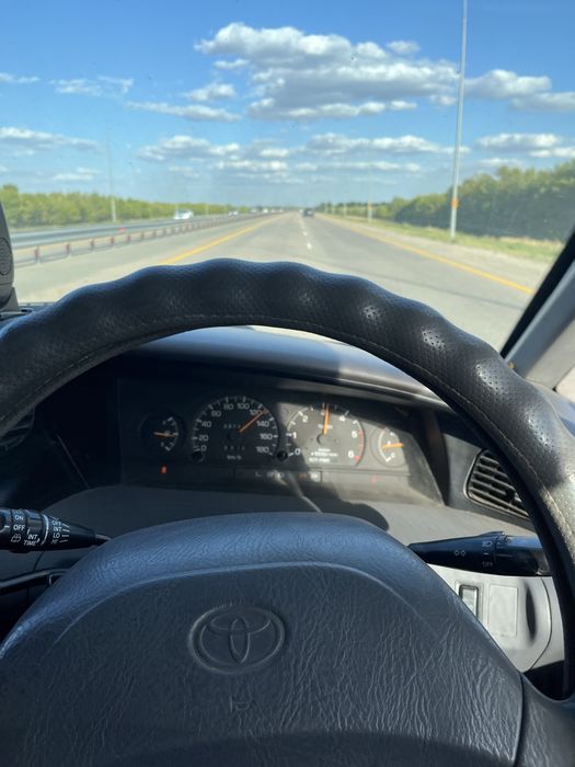 Toyota Estima lusilda 1993 год