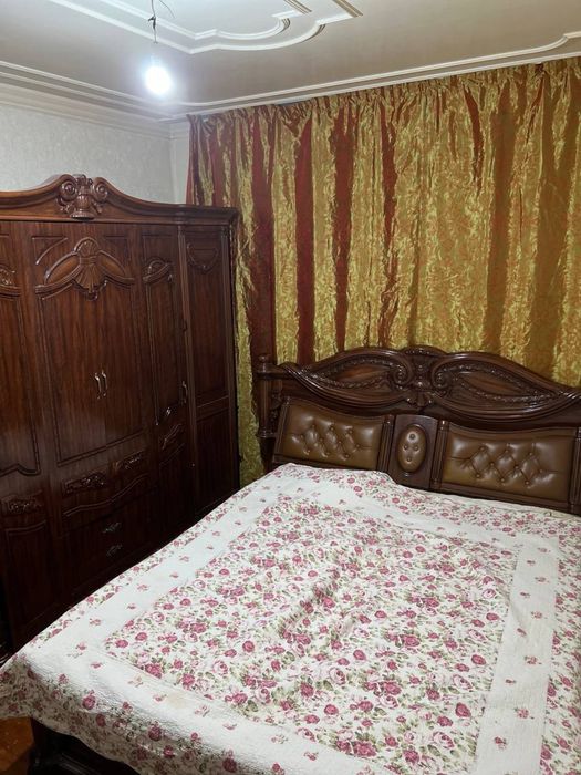 Продаётся 3/5/5 на Карасу-6. Среднее состояние. 78 м2. Балкон 2х6