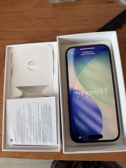 Пробавам Iphone 15 черен 128gb