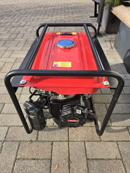 Vând Generator de curent HECHT GG 3300  2600V 7cp  193cm 12h