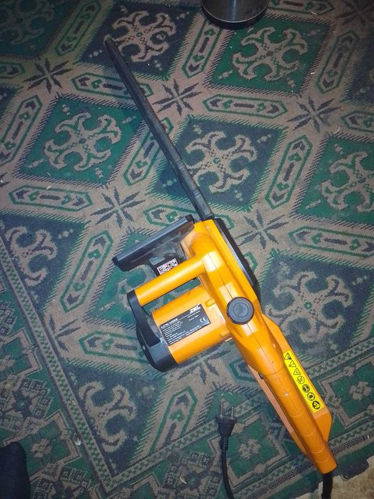 Електрически верижен трион